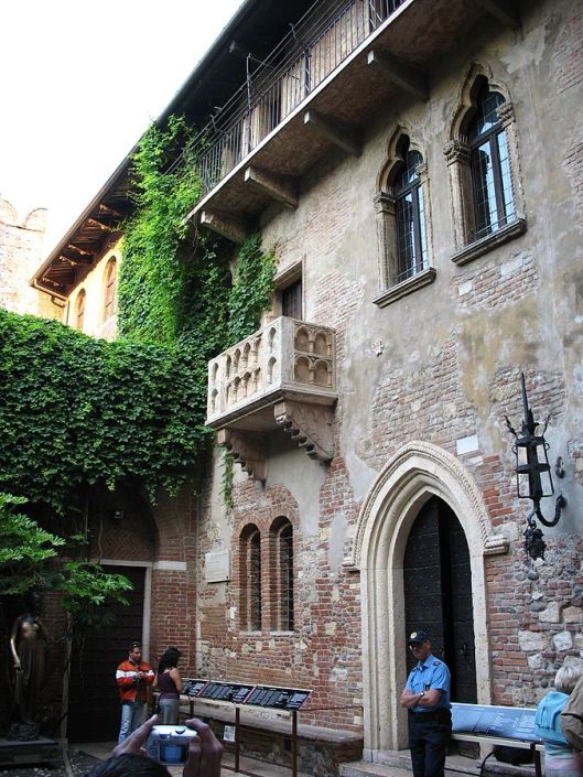 According to legend, this balcony was where Juliet entranced Romeo (Courtesy Wikimedia Commons, undated)